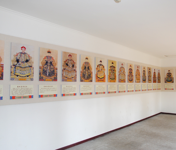 Portrait Exhibition for Qing Emperor and Empress